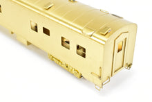 Load image into Gallery viewer, HO Brass Oriental Limited NP - Northern Pacific North Coast Limited Mail-Dorm #425 w/o Skirts
