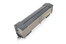 Load image into Gallery viewer, HO Brass WP Car Corp. PFE - Pacific Fruit Express Express Reefer 1940s Version Factory Painted No. 726
