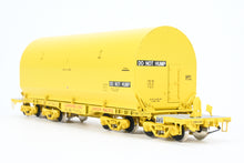 Load image into Gallery viewer, HO Brass CON OMI - Overland Models, Inc. UP - Union Pacific NASA Shuttle Solid Rocket Motor Rail Car Factory Painted No. 50010
