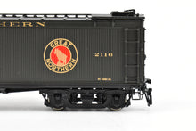 Load image into Gallery viewer, HO Brass Shoreham Shops GN - Great Northern 50 Foot Express Reefer FP #2116
