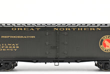 Load image into Gallery viewer, HO Brass Shoreham Shops GN - Great Northern 50 Foot Express Reefer FP #2116
