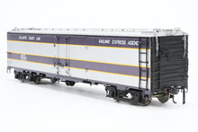 Load image into Gallery viewer, O Brass Sunset Models Third Rail ACL - Atlantic Coast Line REA - Railway Express Agency 54' Reefer Factory Painted No. 3000
