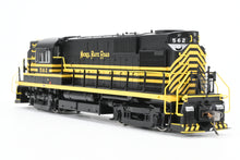 Load image into Gallery viewer, HO Rapido Trains, Inc. NKP - Nickel Plate Road ALCO RS-11 FP #562
