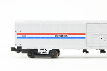 Load image into Gallery viewer, N Kato 106-3503 Amtrak Material Handling Car 2-Pack Phase III Set C-1 Nos. 1524 and 1547

