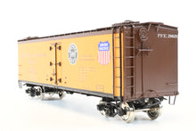 Load image into Gallery viewer, Gauge 1 - 1:32nd Scale Brass PSC - Precision Scale Co. PFE - Pacific Fruit Express 401' Wood Refrigerator R-30-12 Factory Painted No. 29925
