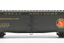 Load image into Gallery viewer, HO Brass Shoreham Shops GN - Great Northern 50 Foot Express Reefer FP #2033
