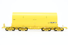 Load image into Gallery viewer, HO Brass CON OMI - Overland Models, Inc. UP - Union Pacific NASA Shuttle Solid Rocket Motor Rail Car Factory Painted No.50031
