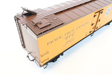Load image into Gallery viewer, Gauge 1 - 1:32nd Scale Brass PSC - Precision Scale Co. PFE - Pacific Fruit Express 401' Wood Refrigerator R-30-12 Factory Painted No. 29925
