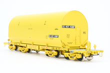 Load image into Gallery viewer, HO Brass CON OMI - Overland Models, Inc. UP - Union Pacific NASA Shuttle Solid Rocket Motor Rail Car Factory Painted No.50031
