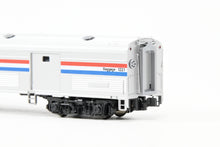 Load image into Gallery viewer, N Kato 106-6292 Amtrak Amfleet Phase III 2-Car Set B Baggage No. 1221 and Cafe No. 28015
