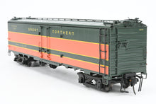 Load image into Gallery viewer, O Brass Sunset Models Third Rail GN - Great Northern REA - Railway Express Agency 54' Reefer Factory Painted No. 2249

