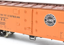 Load image into Gallery viewer, HO Brass CON CIL - Challenger Imports PFE - Pacific Fruit Express R-40-25 Refrigerator Car FP #2600 koi

