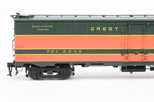Load image into Gallery viewer, O Brass Sunset Models Third Rail GN - Great Northern REA - Railway Express Agency 54' Reefer Factory Painted No. 2249
