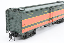 Load image into Gallery viewer, O Brass Sunset Models Third Rail GN - Great Northern REA - Railway Express Agency 54' Reefer Factory Painted No. 2249
