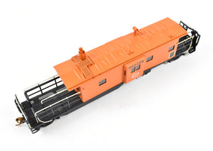 HO Brass OMI - Overland Models, Inc. MILW - Milwaukee Road Bay Window Long Caboose Pro-Painted