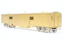Load image into Gallery viewer, HO Brass Oriental Limited GN - Great Northern Streamlined &quot;Empire Builder&quot; 262 Baggage Skirted
