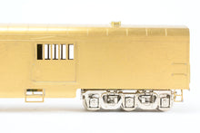 Load image into Gallery viewer, HO Brass Oriental Limited GN - Great Northern Streamlined &quot;Empire Builder&quot; 262 Baggage Skirted
