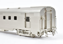Load image into Gallery viewer, HO Brass W&amp;R Enterprises ATSF - Santa Fe Baggage-Mail Car No. 3400
