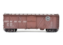 Load image into Gallery viewer, HO Brass CON CIL - Challenger Imports SP - Southern Pacific Class B-50-15 Box Car FP No. 32504 Weathered
