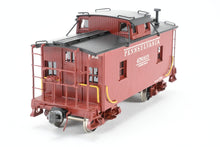 Load image into Gallery viewer, HO Brass Railworks PRR - Pennsylvania Railroad NDa 8-Wheel Caboose Custom Painted No. 476815

