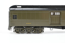 Load image into Gallery viewer, HO Brass W&amp;R Enterprises NP - Northern Pacific Baggage Car Nos. 1500 - 1515 Custom Painted Pullman Green No. 1511 REBOXX
