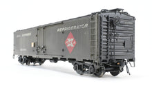 Load image into Gallery viewer, O Brass PSC - Precision Scale Co. REA - Railway Express Agency 50&#39; Ice Reefer Custom Painted No. 6100
