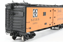 Load image into Gallery viewer, Gauge 1 - 1:32nd Scale Brass Row &amp; Company ATSF - Santa Fe SFRD RR-27/33 Refrigerator Car, Factory Painted "El Capitan", No. 34854
