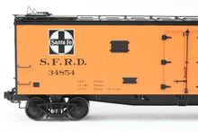 Load image into Gallery viewer, Gauge 1 - 1:32nd Scale Brass Row &amp; Company ATSF - Santa Fe SFRD RR-27/33 Refrigerator Car, Factory Painted "El Capitan", No. 34854
