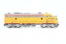 Load image into Gallery viewer, HO Athearn Genesis MILW - Milwaukee Road EMD FP7 Freight FP No. 100-A
