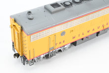 Load image into Gallery viewer, HO Athearn Genesis MILW - Milwaukee Road EMD FP7 Freight FP No. 100-A
