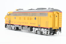 Load image into Gallery viewer, HO Athearn Genesis MILW - Milwaukee Road EMD FP7 Passenger FP No. 104-A
