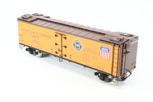 Load image into Gallery viewer, Gauge 1 - 1:32nd Scale Brass PSC - Precision Scale Co. PFE - Pacific Fruit Express 40' Wood Refrigerator R-30-12 Factory Painted No. 30449
