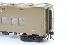 Load image into Gallery viewer, O Brass PSC - Precision Scale Co. Various Roads Pullman - Standard WWII Troop Sleeper Factory Painted No. 7025
