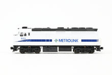 Load image into Gallery viewer, N Kato 176-9005 Metrolink EMD F40PH No. 800
