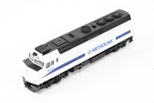 Load image into Gallery viewer, N Kato 176-9005 Metrolink EMD F40PH No. 800
