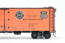 Load image into Gallery viewer, O Brass PSC - Precision Scale Co. PFE - Pacific Fruit Express 40’ Steel Reefer with Wood Roof Walk Circa 1945 CP No. 45681
