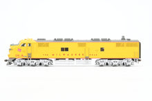 Load image into Gallery viewer, HO Life-Like Proto 2000 MILW - Milwaukee Road EMD E7A FP Yellow/Grey #18A w/ QSI DCC and Sound AS-IS
