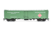 Load image into Gallery viewer, O Brass Sunset Models Third Rail REA - Railway Express Agency 54&#39; Reefer Factory Painted No. 6155
