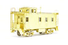 Load image into Gallery viewer, HO Brass Beaver Creek GN - Great Northern Wood Caboose X580/X683 Extended Window Caboose

