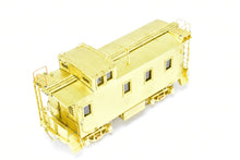 Load image into Gallery viewer, HO Brass Beaver Creek GN - Great Northern Wood Caboose X580/X683 Extended Window Caboose
