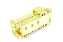 Load image into Gallery viewer, HO Brass Beaver Creek GN - Great Northern Wood Caboose X580/X683 Extended Window Caboose
