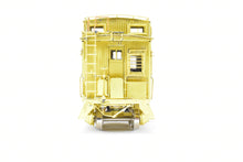 Load image into Gallery viewer, HO Brass Beaver Creek GN - Great Northern Wood Caboose X580/X683 Extended Window Caboose
