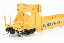 Load image into Gallery viewer, O Scale Atlas "O" Various Roads TTX - Trailer Train Gunderson Stack Car 5-Unit Set FP No. 63252
