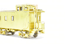 Load image into Gallery viewer, HO Brass Beaver Creek GN - Great Northern Wood Caboose X580/X683 Extended Window Caboose
