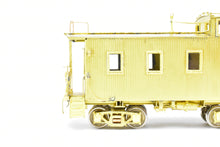 Load image into Gallery viewer, HO Brass Beaver Creek GN - Great Northern Wood Caboose X580/X683 Extended Window Caboose
