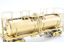 Load image into Gallery viewer, HO Brass Oriental Limited GN - Great Northern Water Car Aux Tender X-927, X-928 &amp; X-929
