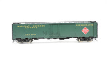 Load image into Gallery viewer, O Brass PSC - Precision Scale Co. REA - Railway Express Agency 50&#39; Ice Reefer Factory Painted No. 7802
