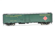 Load image into Gallery viewer, O Brass PSC - Precision Scale Co. REA - Railway Express Agency 50&#39; Ice Reefer Factory Painted No. 7802
