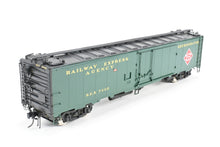 Load image into Gallery viewer, O Brass PSC - Precision Scale Co. REA - Railway Express Agency 50&#39; Ice Reefer Factory Painted No. 7802
