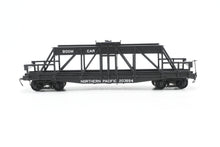 Load image into Gallery viewer, HO Brass W&amp;R Enterprises NP - Northern Pacific MOW Boom Car Factory Painted No. 203694
